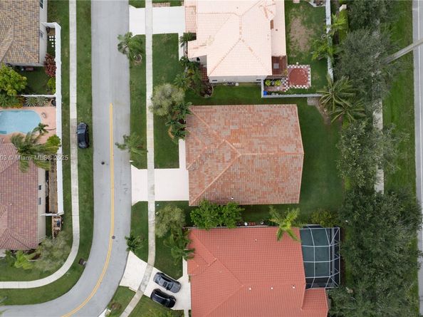 1154 NW 183rd Ter, Pembroke Pines FL 33029