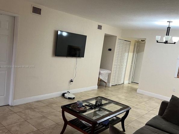 8875 Fontainebleau Blvd 203, Miami FL 33172