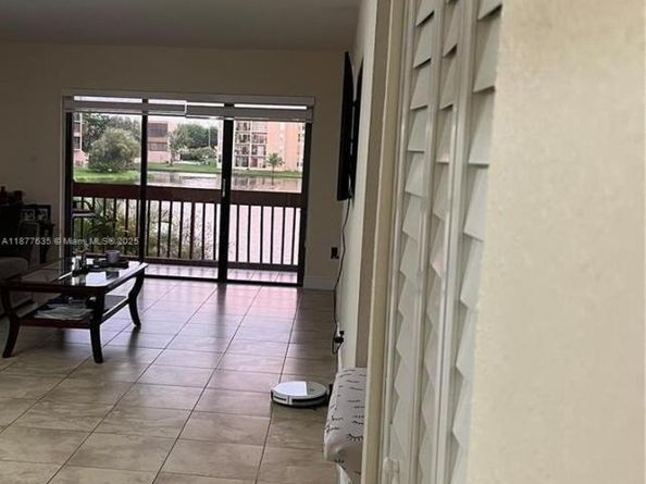 8875 Fontainebleau Blvd 203, Miami FL 33172