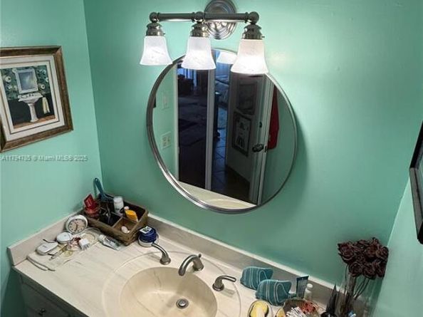 4330 Hillcrest Dr 214, Hollywood FL 33021