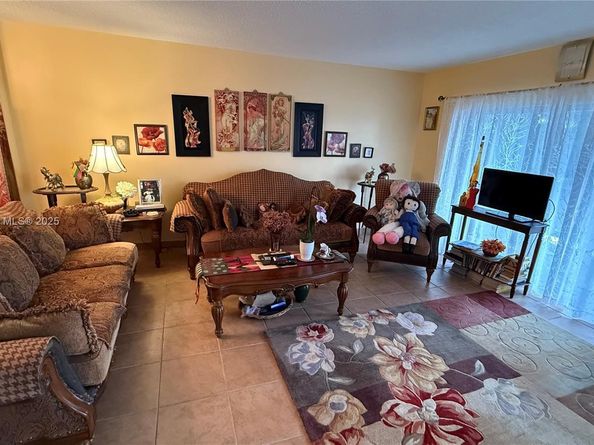 4330 Hillcrest Dr 214, Hollywood FL 33021