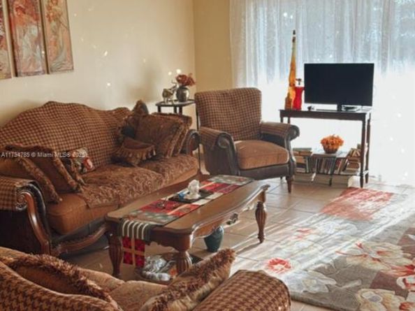 4330 Hillcrest Dr 214, Hollywood FL 33021