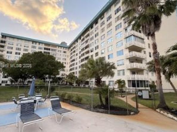 4330 Hillcrest Dr 214, Hollywood FL 33021