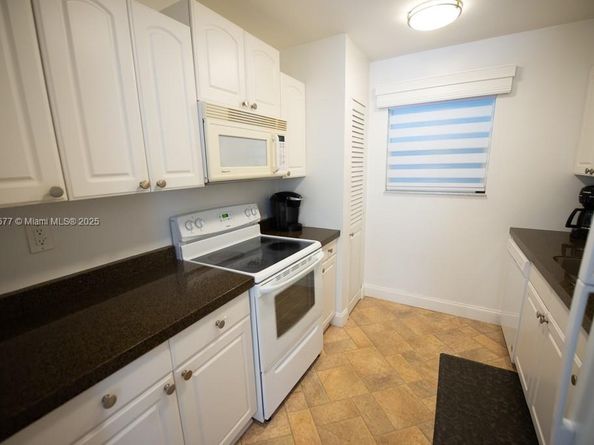 201 178th Dr 323, Sunny Isles Beach FL 33160