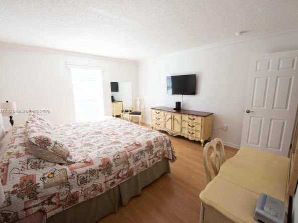 201 178th Dr 323, Sunny Isles Beach FL 33160