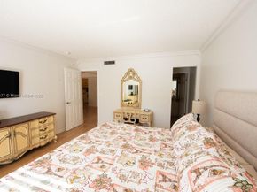 201 178th Dr 323, Sunny Isles Beach FL 33160