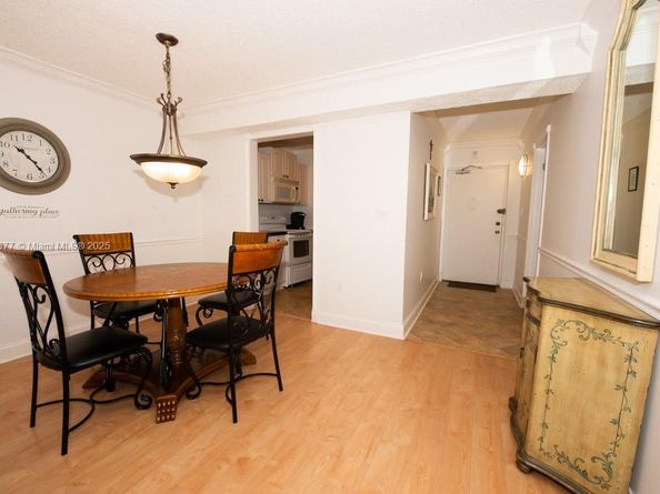 201 178th Dr 323, Sunny Isles Beach FL 33160