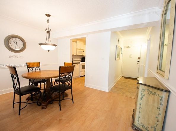 201 178th Dr 323, Sunny Isles Beach FL 33160