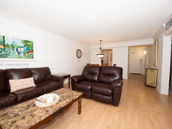 201 178th Dr 323, Sunny Isles Beach FL 33160