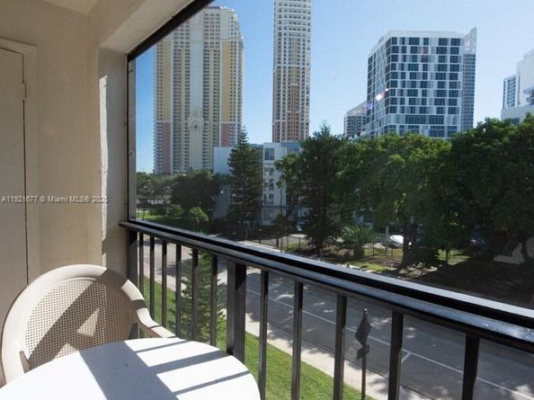 201 178th Dr 323, Sunny Isles Beach FL 33160