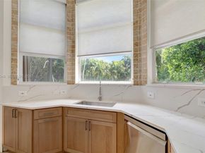 8244 Lakeview Dr, West Palm Beach FL 33412