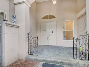 8244 Lakeview Dr, West Palm Beach FL 33412