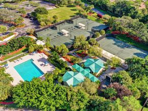 8244 Lakeview Dr, West Palm Beach FL 33412