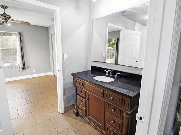 1722 NW 8th Ct, Fort Lauderdale FL 33311