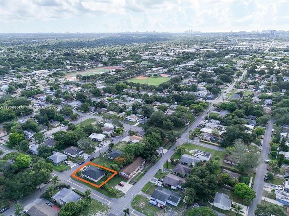 1722 NW 8th Ct, Fort Lauderdale FL 33311