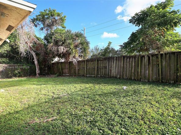 1722 NW 8th Ct, Fort Lauderdale FL 33311