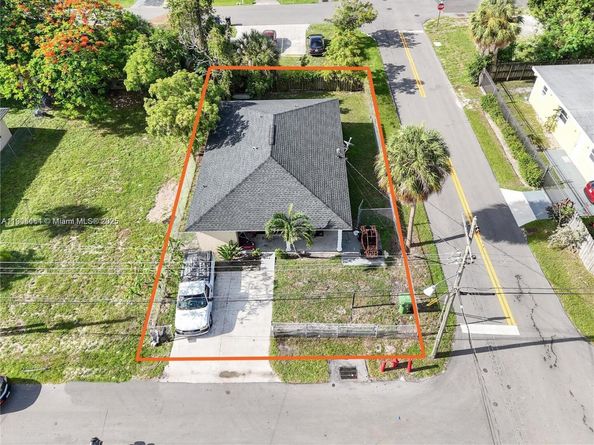 1722 NW 8th Ct, Fort Lauderdale FL 33311