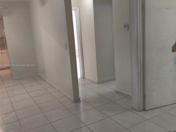 844 SW 10th St, Hallandale Beach FL 33009
