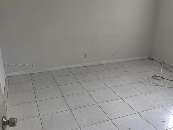 844 SW 10th St, Hallandale Beach FL 33009