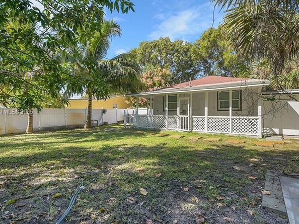 422 49th St, West Palm Beach FL 33407