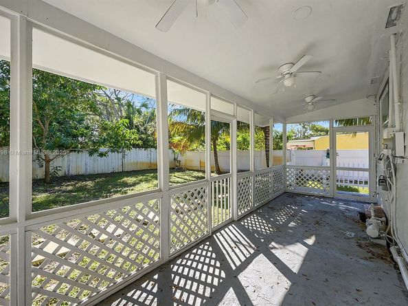 422 49th St, West Palm Beach FL 33407