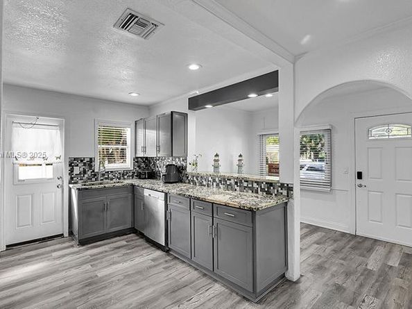 422 49th St, West Palm Beach FL 33407