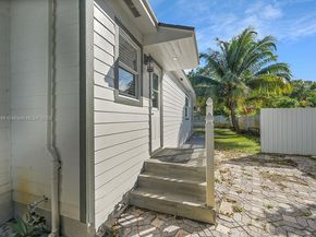 422 49th St, West Palm Beach FL 33407