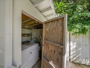 422 49th St, West Palm Beach FL 33407