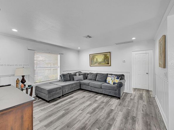 422 49th St, West Palm Beach FL 33407