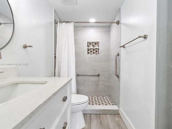 2500 NE 135th St B206, North Miami FL 33181