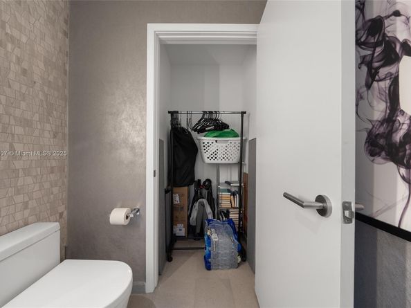 88 SW 7th St 3910, Miami FL 33130