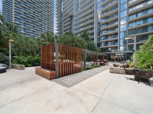 88 SW 7th St 3910, Miami FL 33130