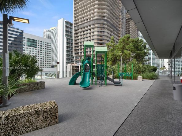 88 SW 7th St 3910, Miami FL 33130