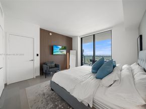 88 SW 7th St 3910, Miami FL 33130