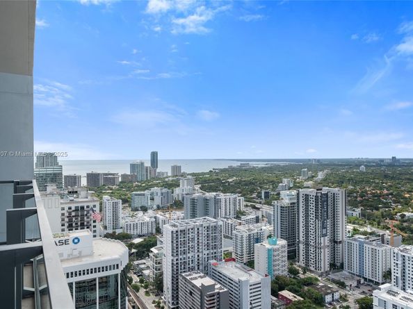 88 SW 7th St 3910, Miami FL 33130