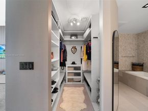 88 SW 7th St 3910, Miami FL 33130