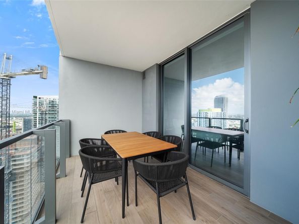 88 SW 7th St 3910, Miami FL 33130