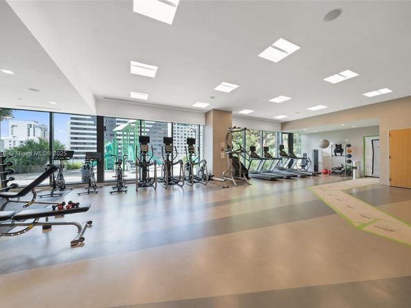 88 SW 7th St 3910, Miami FL 33130