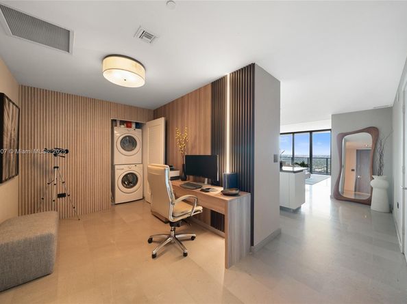 88 SW 7th St 3910, Miami FL 33130