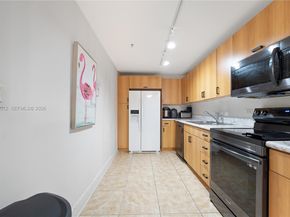 7501 E Treasure Dr 3M, North Bay Village FL 33141