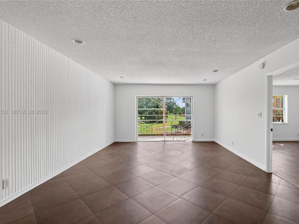 6201 N Falls Cir Dr 207, Lauderhill FL 33319
