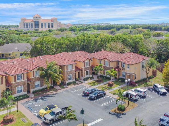 3330 NE 13th Cir Dr 11122, Homestead FL 33033