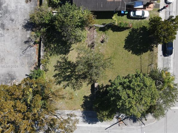 3373 Thomas Ave, Miami FL 33133