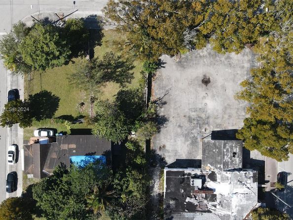 3373 Thomas Ave, Miami FL 33133