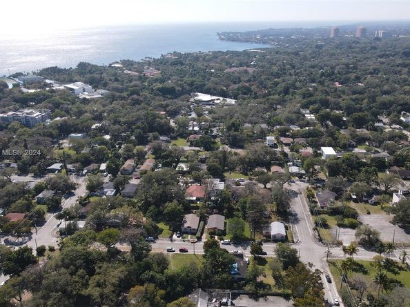 3373 Thomas Ave, Miami FL 33133