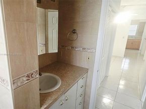 141 NE 10th Ave 22C, Hallandale Beach FL 33009