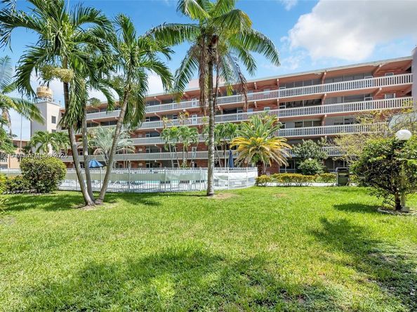 141 NE 10th Ave 22C, Hallandale Beach FL 33009