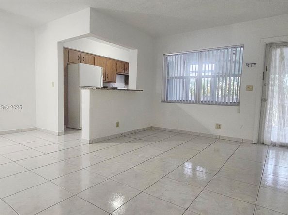 141 NE 10th Ave 22C, Hallandale Beach FL 33009