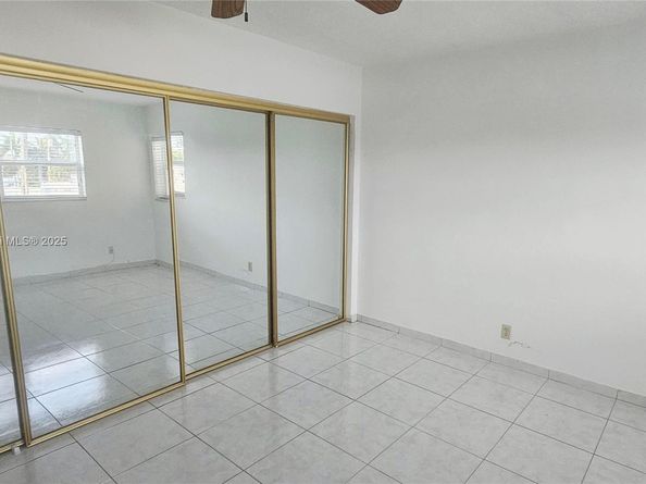 141 NE 10th Ave 22C, Hallandale Beach FL 33009