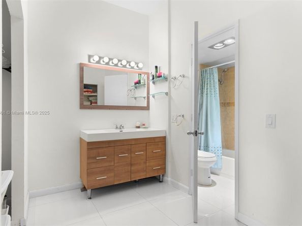 3731 N Country Club Dr 127, Aventura FL 33180